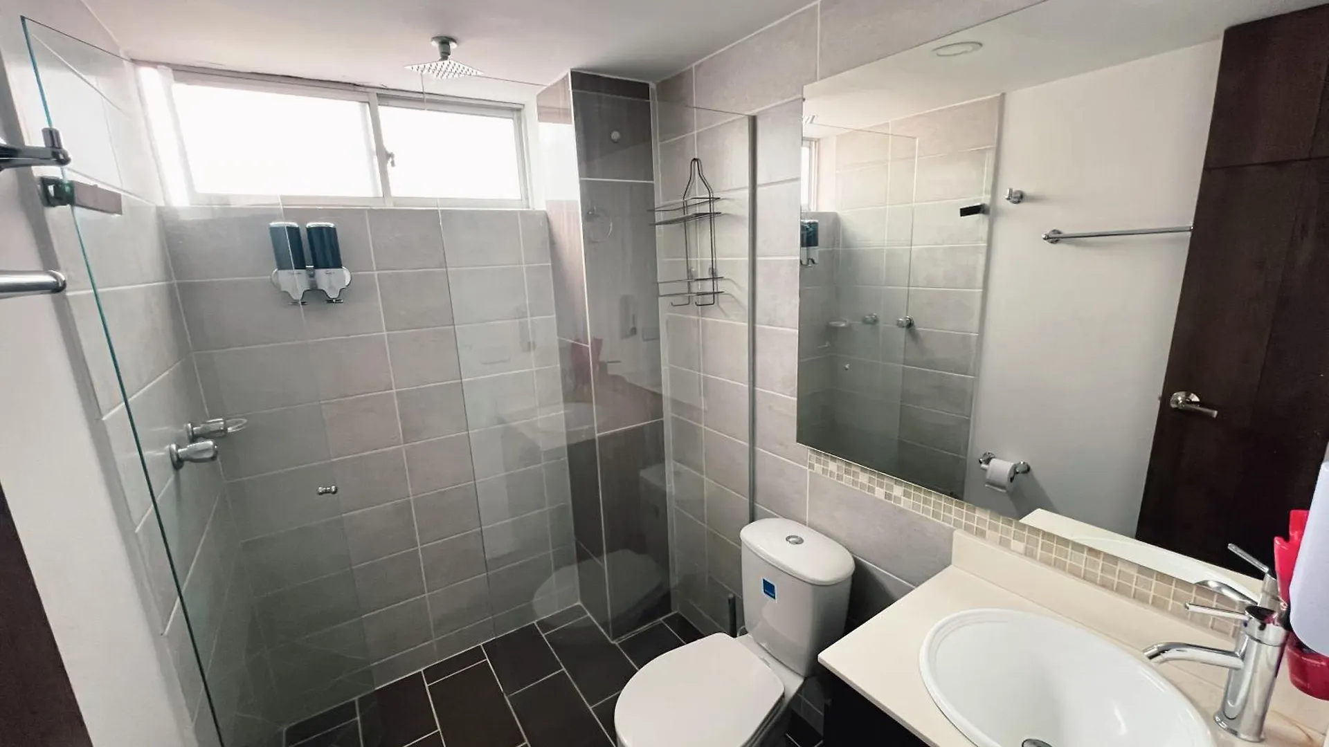 Familiar, Excelente Ubicacion, Laureles Apartment Medellin Colombia