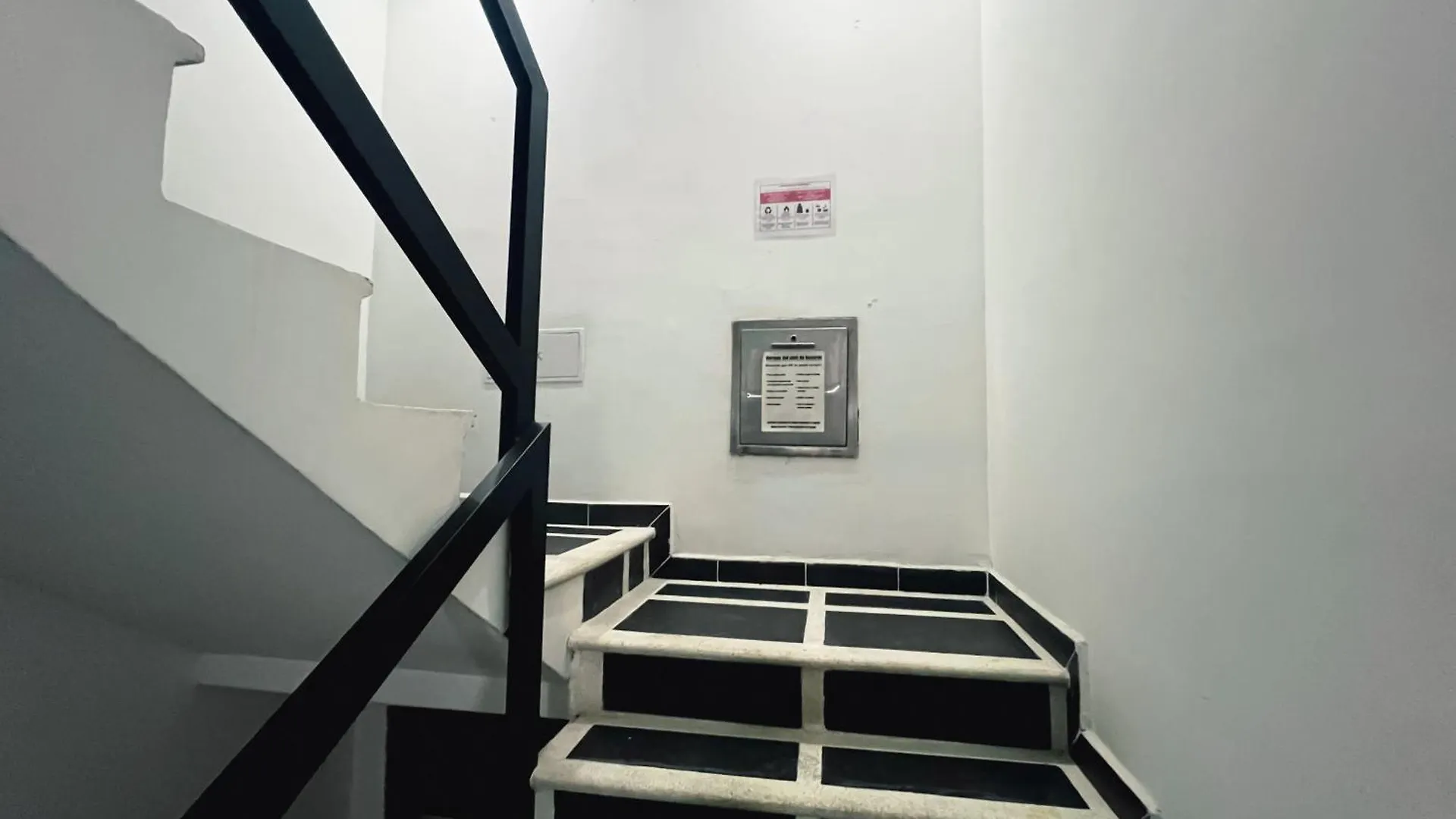 Familiar, Excelente Ubicacion, Laureles Apartment Medellin Colombia