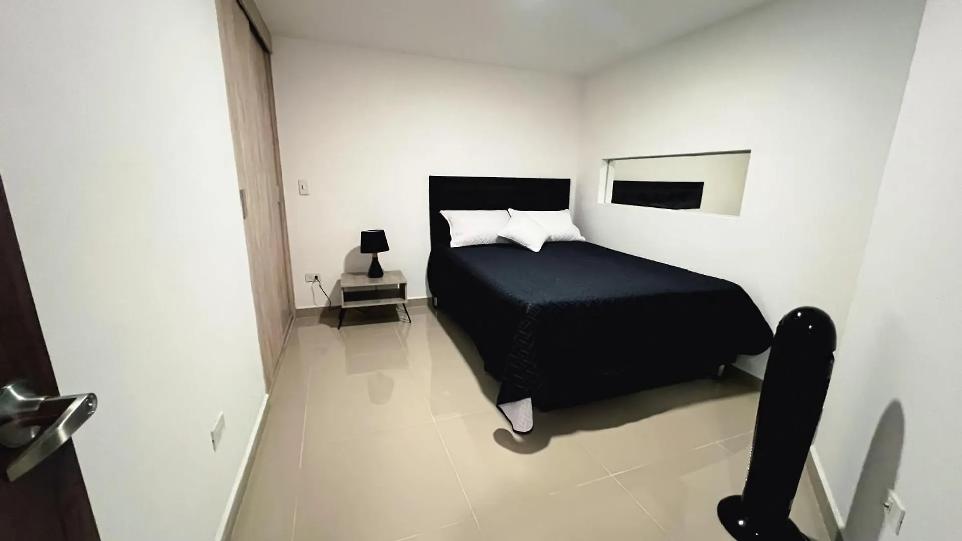 Familiar, Excelente Ubicacion, Laureles Apartment Medellin 0*,