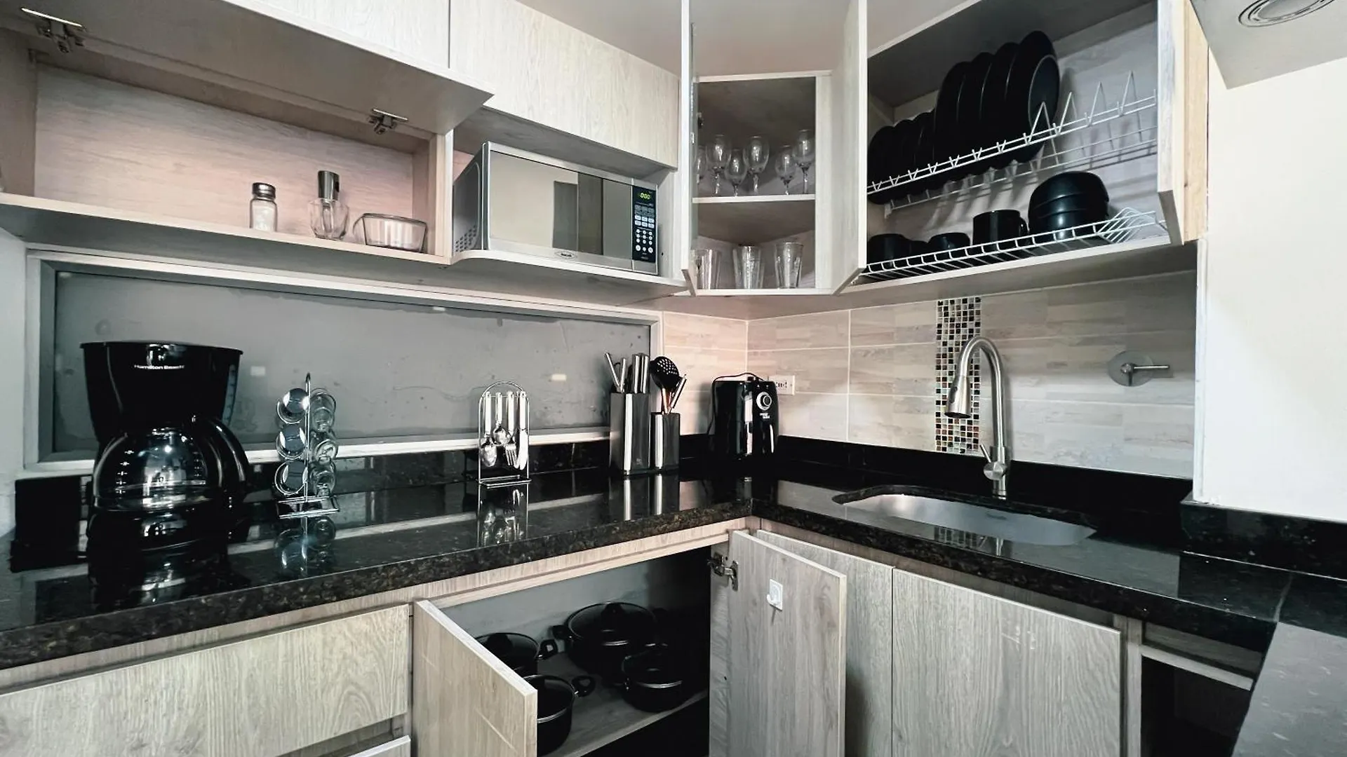 Familiar, Excelente Ubicacion, Laureles Apartment Medellin