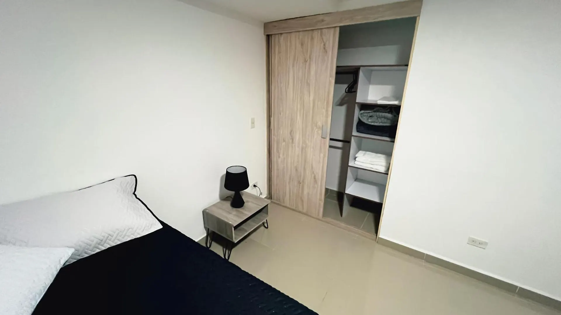 Familiar, Excelente Ubicacion, Laureles Apartment Medellin